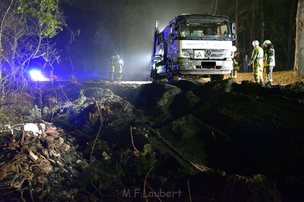 Container LKW umgestuerzt Koeln Brueck Bruecker- Dellbruecker Mauspfad P541.JPG - Miklos Laubert